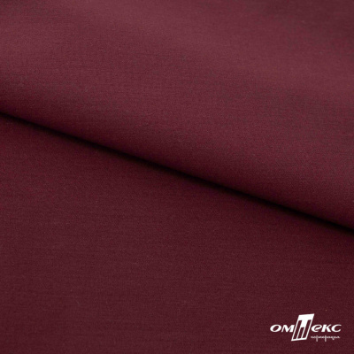 Ткань сорочечная стрейч 19-1528, 115 гр/м2, шир.150см, цвет бордо - купить в Артеме. Цена 307.75 руб.